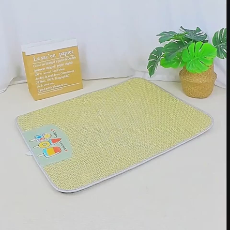 Cooling summer pet mat for dogs and cats demonstration