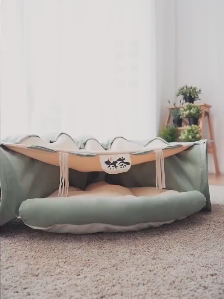 Interactive collapsible play tunnel toy for cats and kittens demonstration